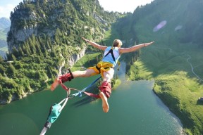 星空体育官网入口-“球速飙升，反应极速！高新区全民健身馆壁球赛场技术与速度的碰撞”